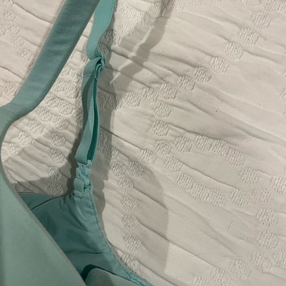 Victoria secret adjustable cross back in 36C - Picture 4 of 4